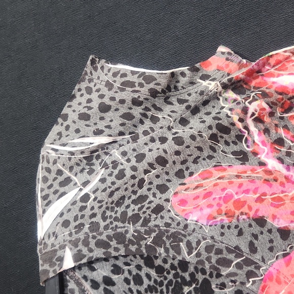 Floral V Neck Top by Sushi Flowers - Picture 4 of 8